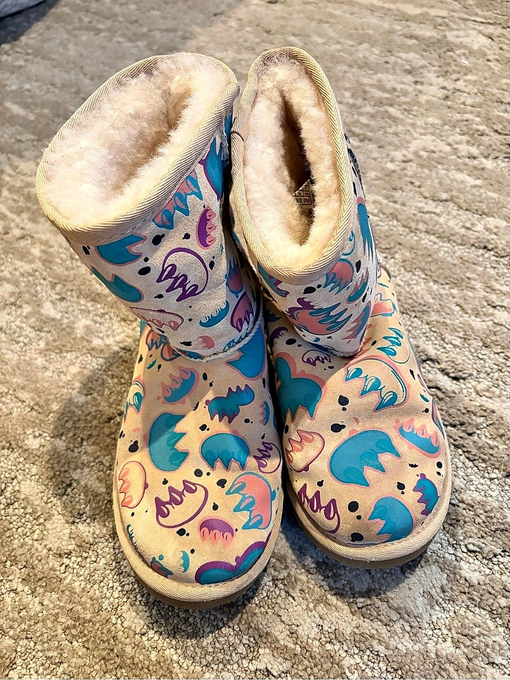 UGG Kids Classic Short II Desert Dino Boot Printed Winter Boots size 3